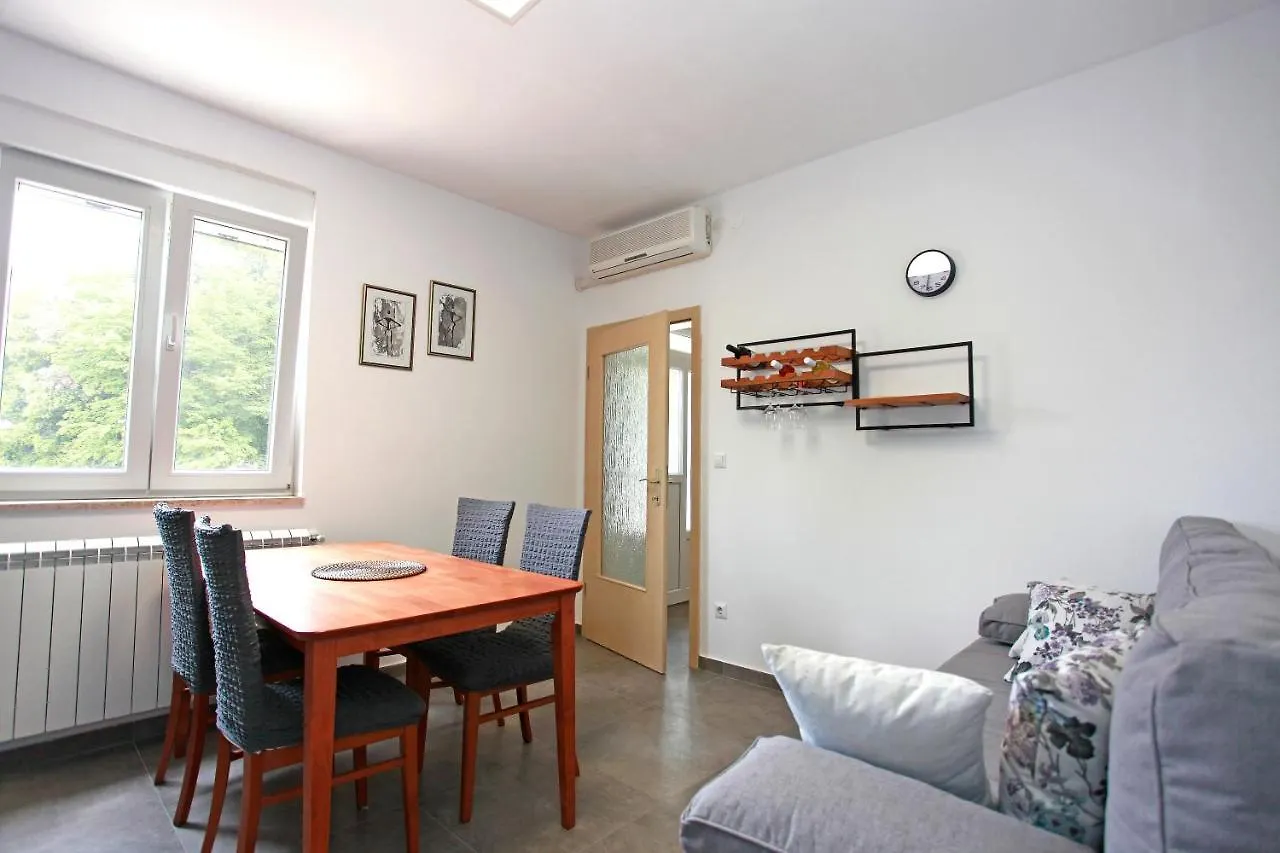 Viridis Apartment Pula 0*,  Croatia