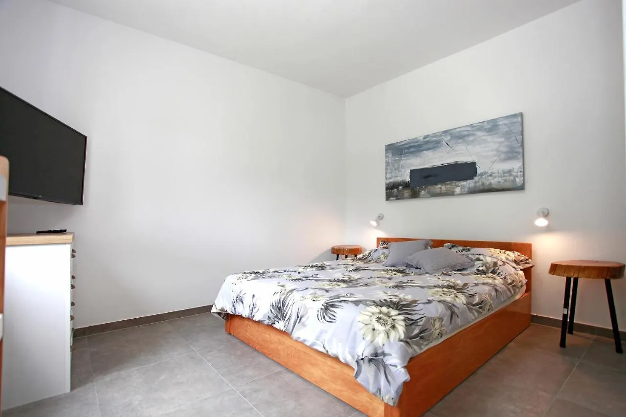 Viridis Apartment Pula 0*,  Croatia
